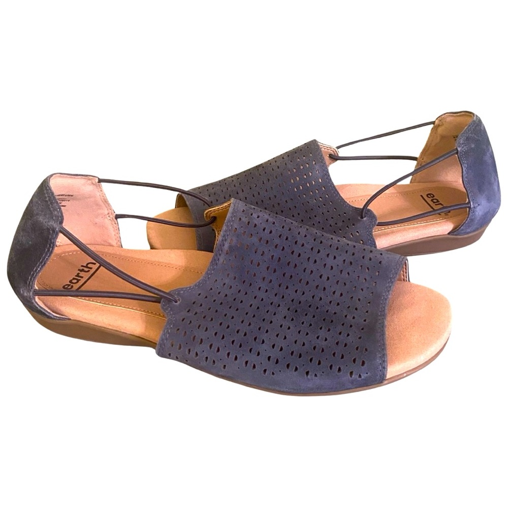 Earth Women’s Sandals 8.5(wide) Alder Abra Perforated Indigo Suede Flats